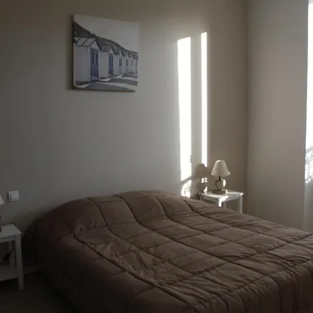 L'albatros アパート グランビル